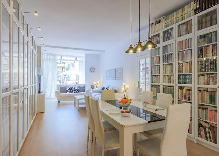 Aparteasy - Private Terrace, 3 Bedrooms, Eixample