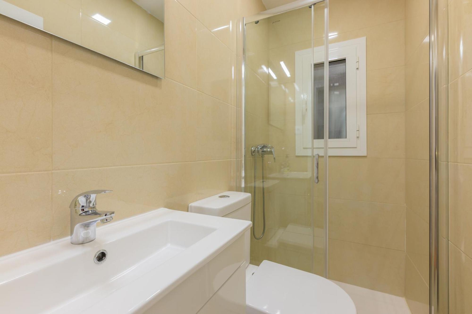 Apartment Aparteasy - Private Terrace, 3 Bedrooms, Eixample